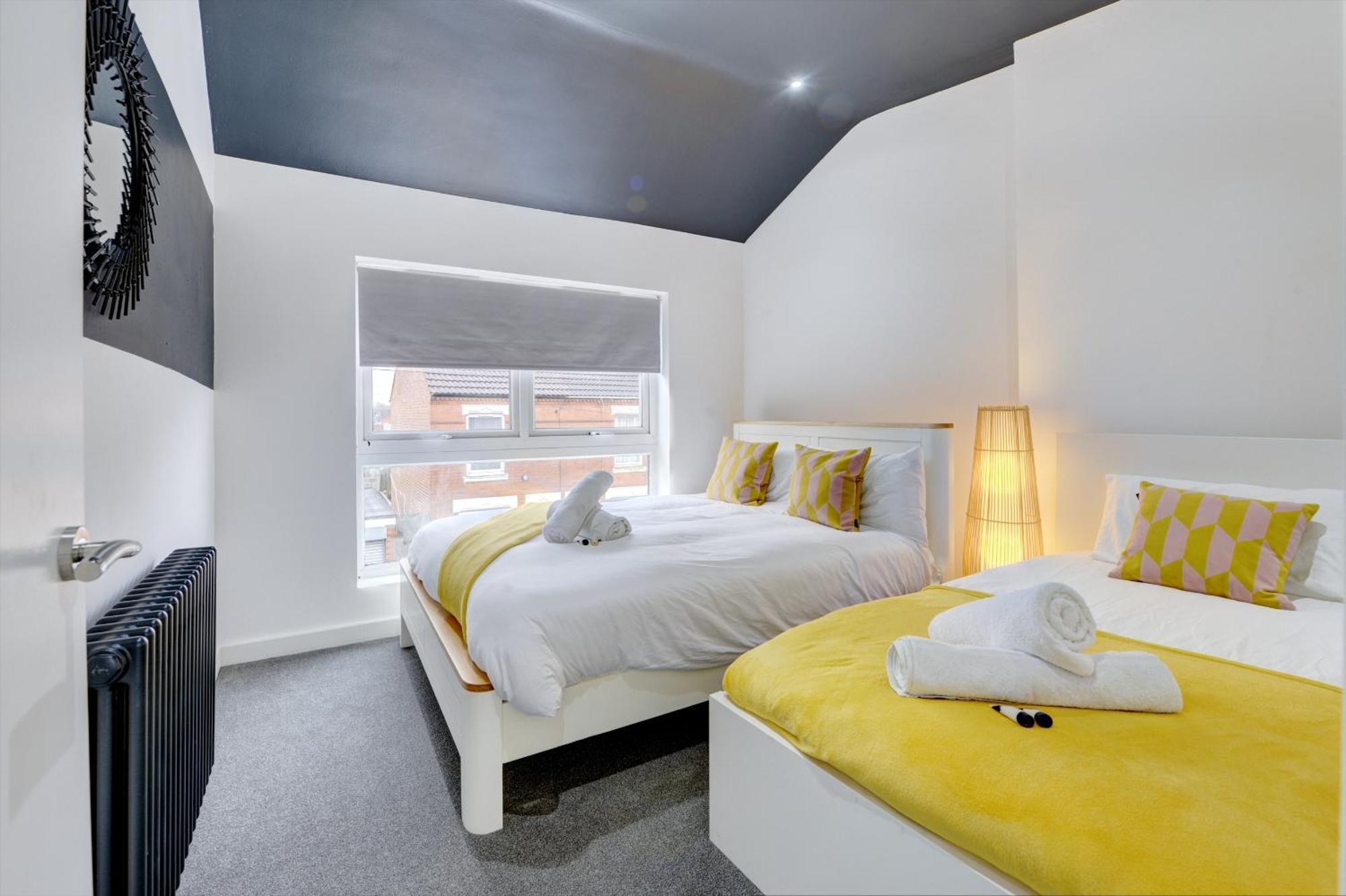 4 Bedrooms Homely House With Garden- Sleeps 9 Comfortably With 6 Comfortable Beds, Free Street Parking, Business Travellers, Contractors, & Holiday-Goers, Coventry, Near All Major Transport Links In Coventry And Motorway Luaran gambar
