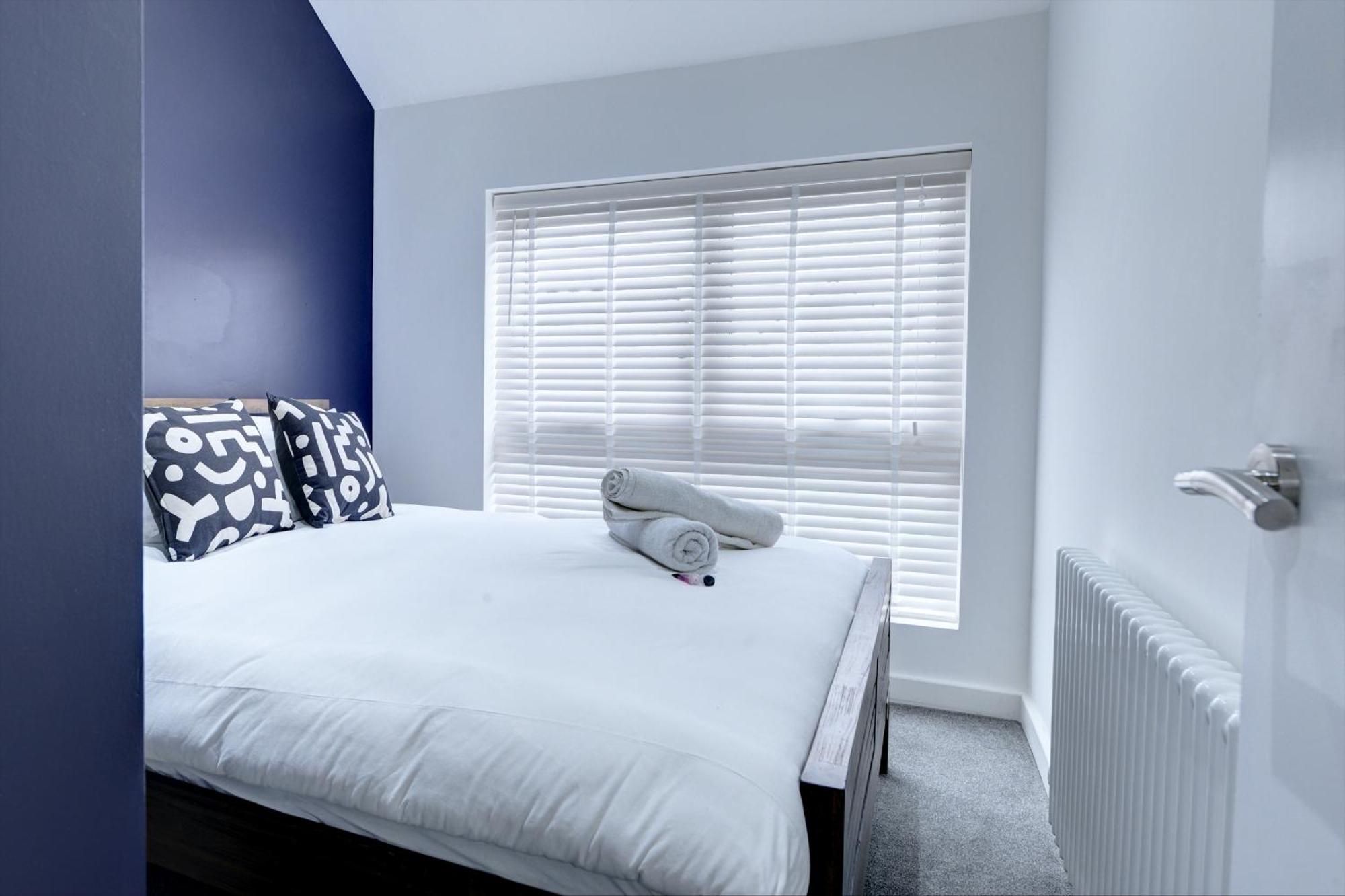 4 Bedrooms Homely House With Garden- Sleeps 9 Comfortably With 6 Comfortable Beds, Free Street Parking, Business Travellers, Contractors, & Holiday-Goers, Coventry, Near All Major Transport Links In Coventry And Motorway Luaran gambar