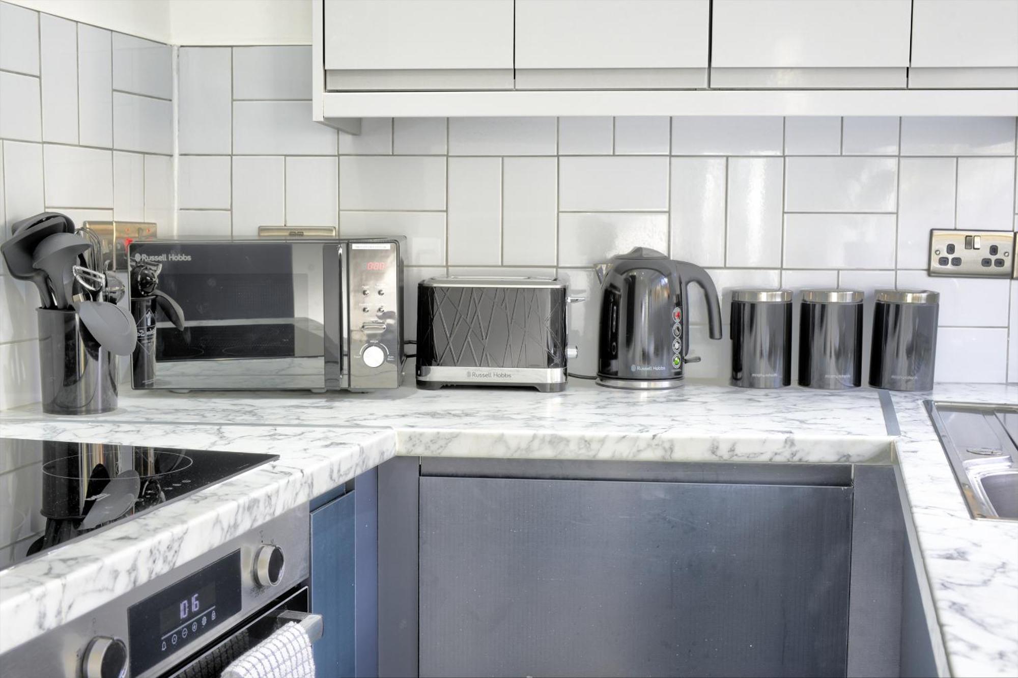 4 Bedrooms Homely House With Garden- Sleeps 9 Comfortably With 6 Comfortable Beds, Free Street Parking, Business Travellers, Contractors, & Holiday-Goers, Coventry, Near All Major Transport Links In Coventry And Motorway Luaran gambar